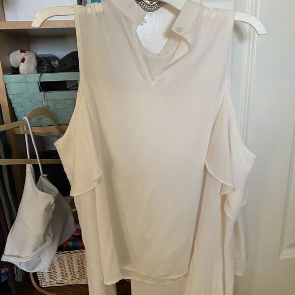 White forever 21 blouse open shoulder - Picture 3 of 4